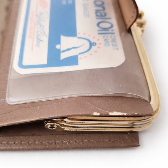 Vintage Cowhide Leather Wallet Horseshoe Snap Closure Made in Taiwan 70s 80s - Picture 8 of 9